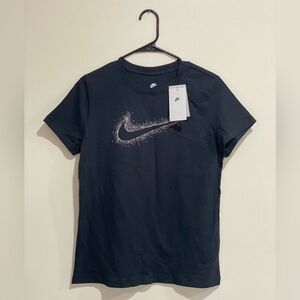 NWT Nike The Nike Tee Metallic Swoosh Short Sleeve Black Shirt Size Medium